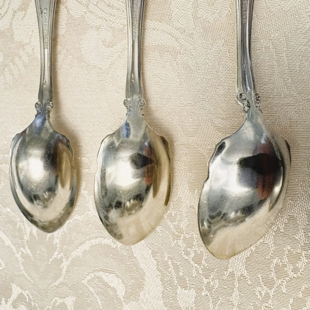 1847 Rogers Bros Vintage 1904 Silverplate 1 Gumbo & 3 Fruit Spoons Grape Motif